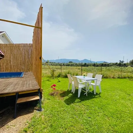 Lägenhet Wonderful Bungalow With Private Pool, Garden And Bbq In