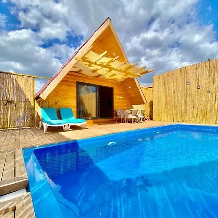 アパート Wonderful Bungalow With Private Pool, Garden And Bbq In フェティエ