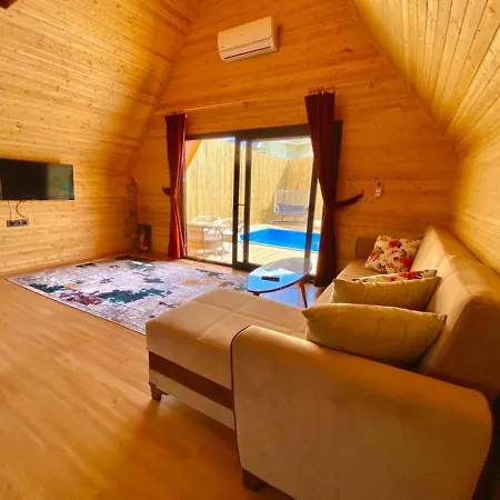 Wonderful Bungalow With Private Pool, Garden And Bbq In アパート フェティエ